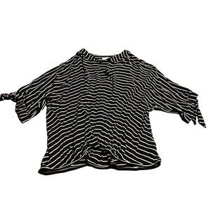 Akemi + Kin Women’s Striped Short Sleeve V-Neck Top Size Small